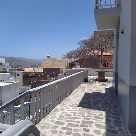 Vivenda Com Patio, No Coracao Do Mindelo Villa Buitenkant foto