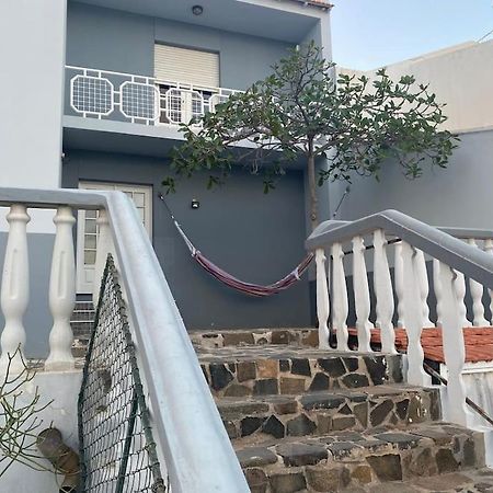 Vivenda Com Patio, No Coracao Do Mindelo Villa Buitenkant foto