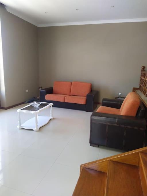 Vivenda Com Patio, No Coracao Do Mindelo Villa Buitenkant foto