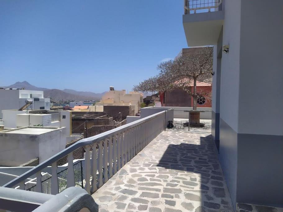 Vivenda Com Patio, No Coracao Do Mindelo Villa Buitenkant foto