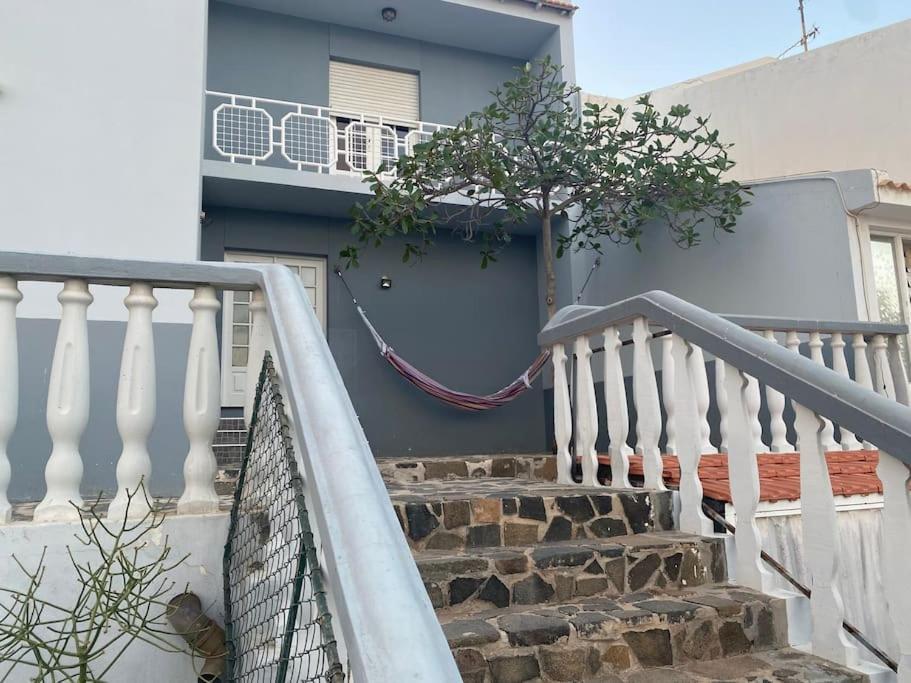 Vivenda Com Patio, No Coracao Do Mindelo Villa Buitenkant foto