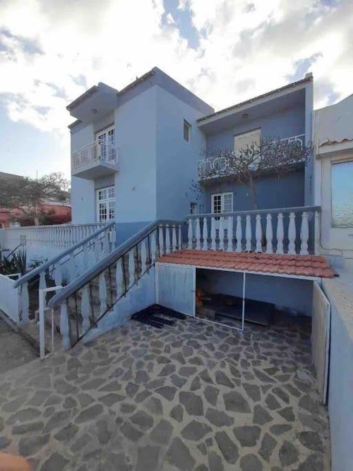 Vivenda Com Patio, No Coracao Do Mindelo Villa Buitenkant foto
